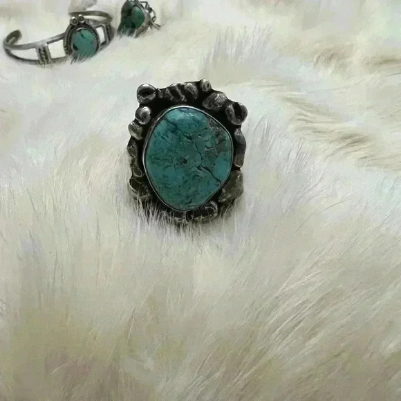 Vintage Turquoise Sterling Silver Ring - Picture 1 of 10